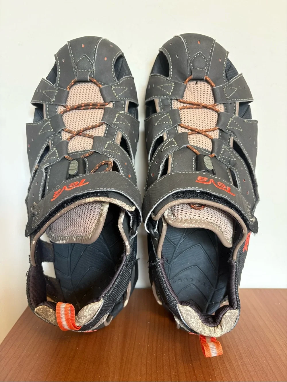 Teva Dozer Closed Toe Sandals Hiking Outdoors Water Sports Men's shoe size 9